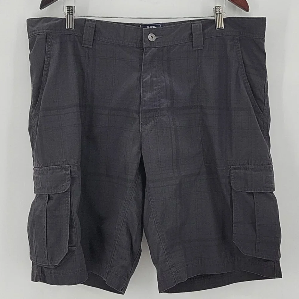 The North Face Cargo Shorts Gray Plaid Size 40